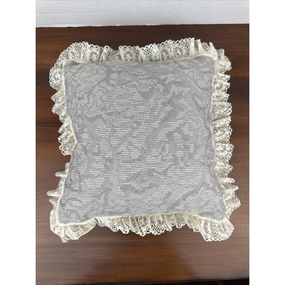 Vintage Crosstitch‎ Needlepoint Pillow Lace Trim